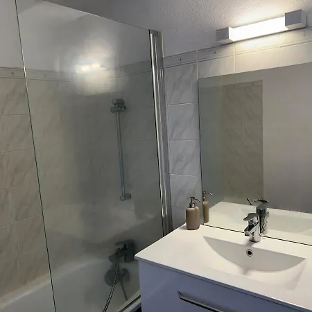 Apartment Avec Balcon Sur *